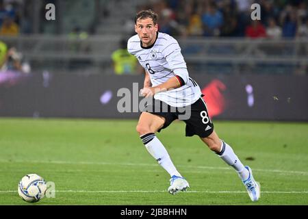 Bologne, Italien. 04.. Juni 2022. Leon GORETZKA (GER), Aktion, Einzelaktion, Einzelbild, Ausschnitt, Ganzkörperaufnahme, Vollfigur Fußball UEFA Nations League, Gruppenphase 1. Spieltag Italien (ITA) - Deutschland (GER) 1-1, am 4.. Juni 2022, Renato Dall `Ara Stadium Bologne Credit: dpa/Alamy Live News Stockfoto